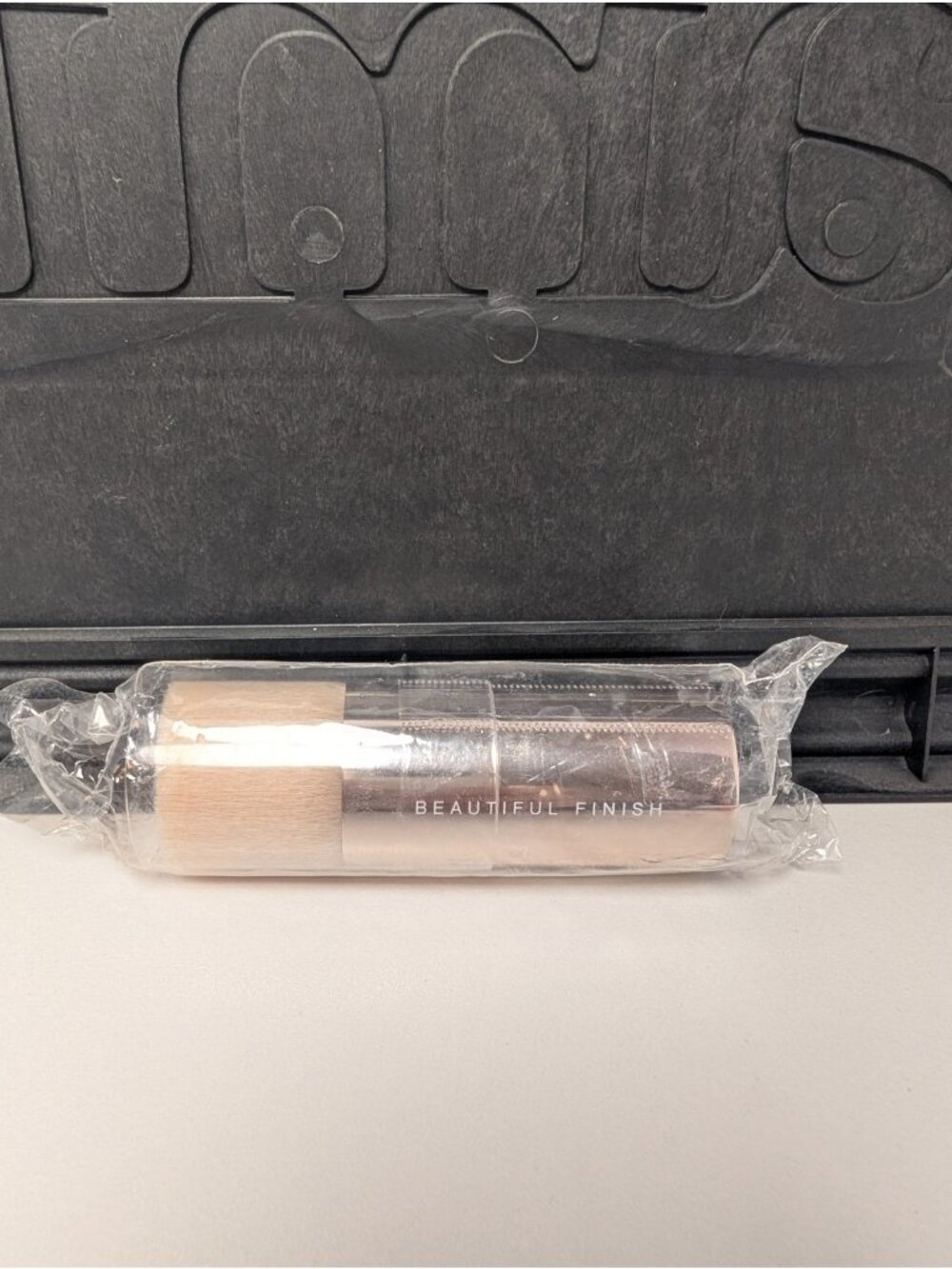 BareMinerals BM Gold BEAUTIFUL FINISH Brush Full Size Gold Foundation Brush - Picture 3 of 4